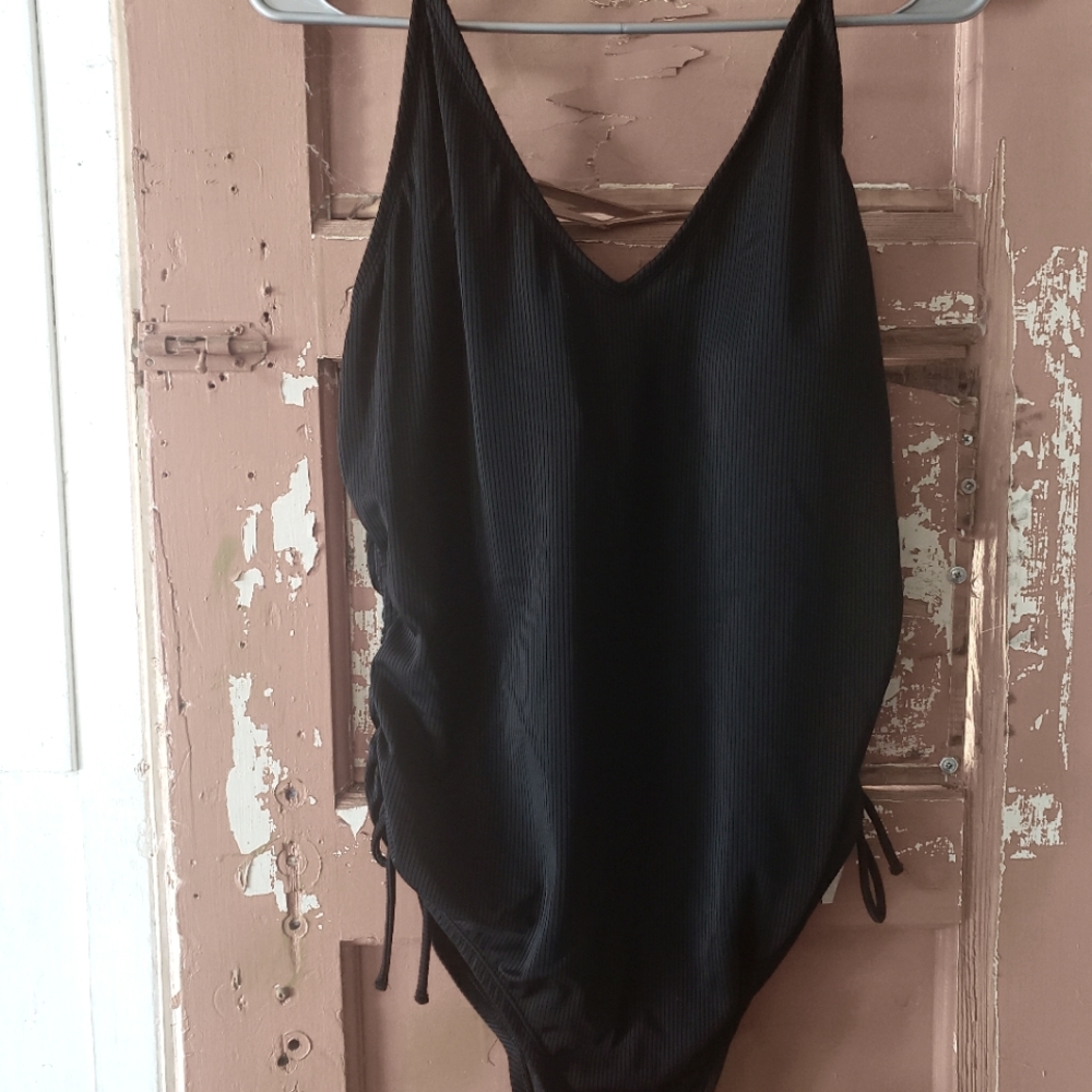 WOMAN'S (L) Bathing Suit